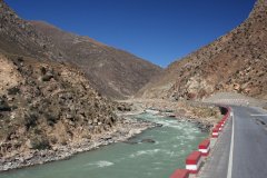 26-Along the fast flowing river to Lhasa